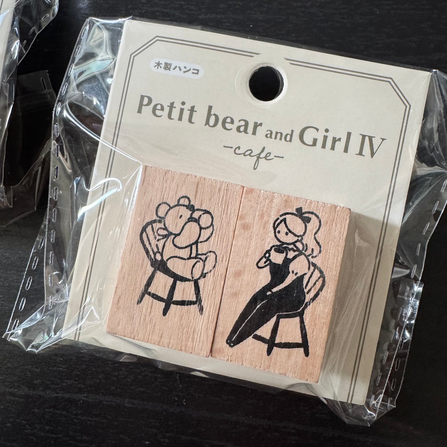 Petit bear & Girl IV - cafe