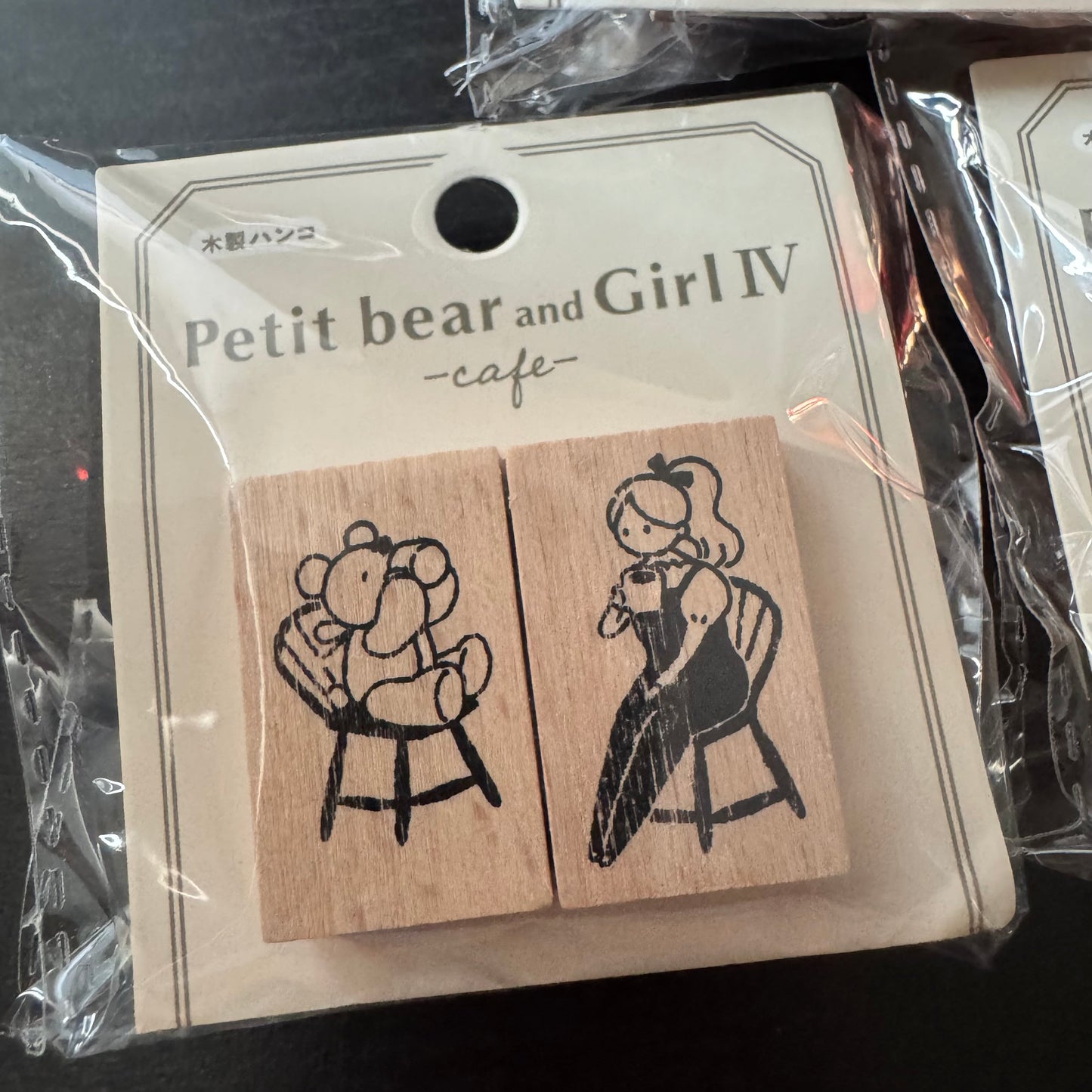 Petit bear & Girl IV - cafe