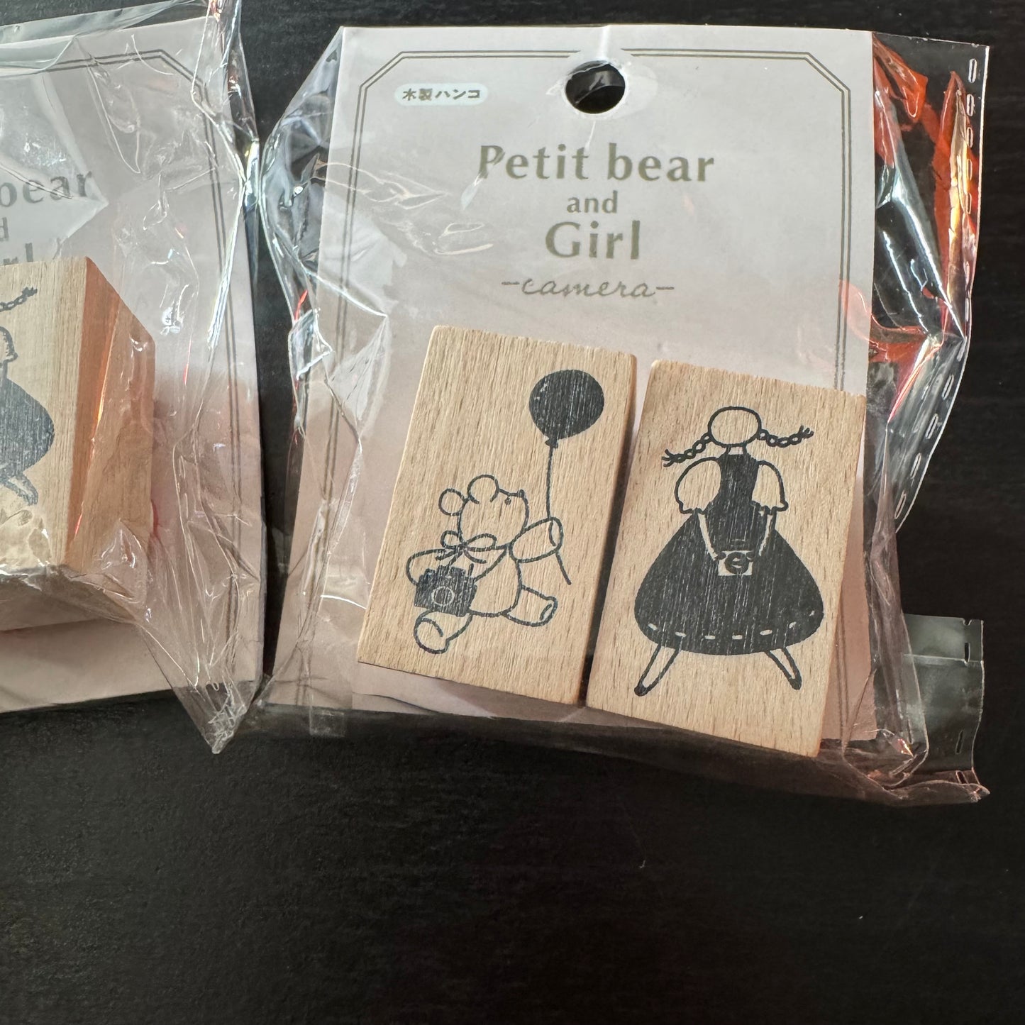 Petit Bear & Girl - camera